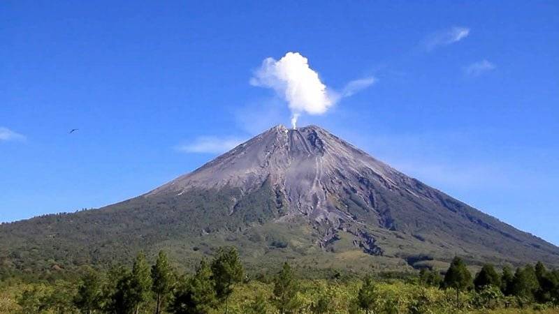 Gunung Semeru Gunung Tertinggi di Indonesia